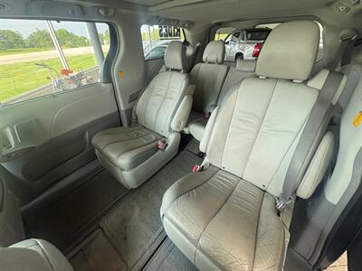 2011 Toyota Sienna Limited 7-Passenger   - Photo 8 - Newark, IL 60541