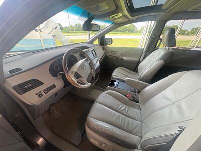 2011 Toyota Sienna Limited 7-Passenger   - Photo 5 - Newark, IL 60541