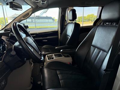 2014 Chrysler Town & Country Touring   - Photo 9 - Newark, IL 60541