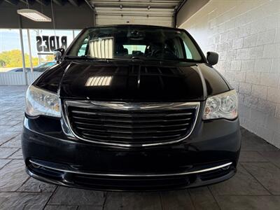 2014 Chrysler Town & Country Touring   - Photo 2 - Newark, IL 60541