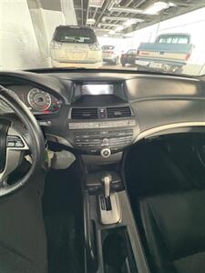 2010 Honda Accord EX-L V6 w/Navi - Photo 6 - Newark, IL 60541