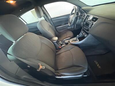2011 Chrysler 200 LX   - Photo 5 - Newark, IL 60541