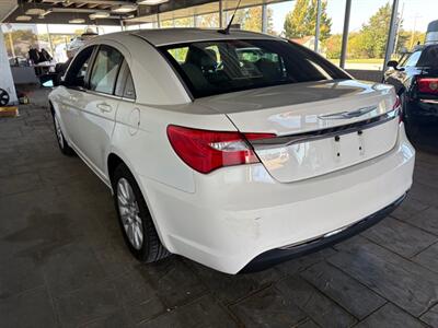 2011 Chrysler 200 LX   - Photo 3 - Newark, IL 60541