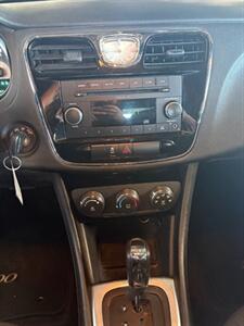 2011 Chrysler 200 LX   - Photo 9 - Newark, IL 60541