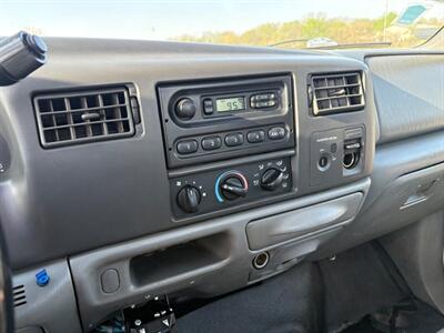 2004 Ford F-550 Super Duty   - Photo 6 - Newark, IL 60541