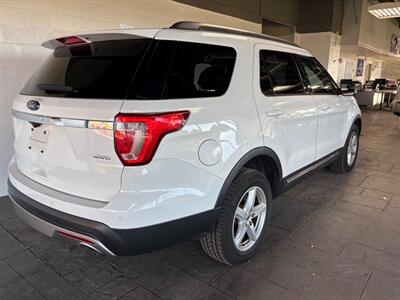 2017 Ford Explorer XLT   - Photo 2 - Newark, IL 60541