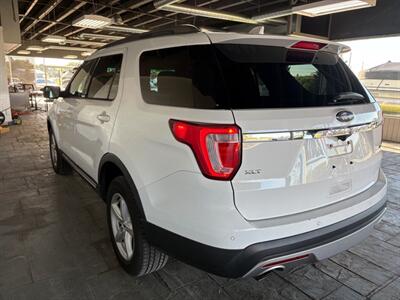 2017 Ford Explorer XLT   - Photo 3 - Newark, IL 60541