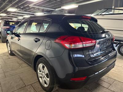 2017 Kia Forte5 LX - Photo 5 - Newark, IL 60541
