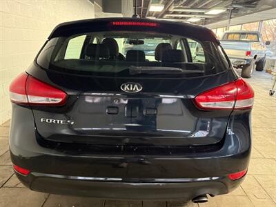 2017 Kia Forte5 LX - Photo 4 - Newark, IL 60541