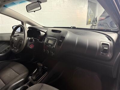 2017 Kia Forte5 LX - Photo 9 - Newark, IL 60541