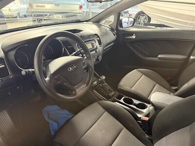 2017 Kia Forte5 LX - Photo 7 - Newark, IL 60541