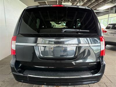 2012 Chrysler Town & Country Limited   - Photo 6 - Newark, IL 60541