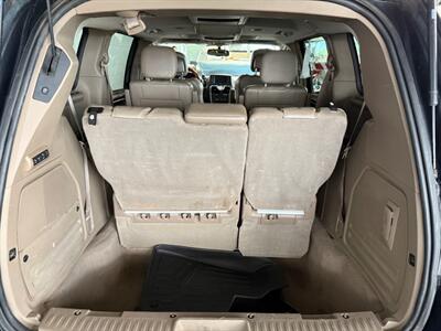 2012 Chrysler Town & Country Limited   - Photo 11 - Newark, IL 60541