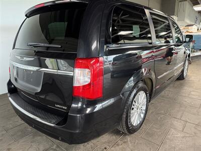 2012 Chrysler Town & Country Limited   - Photo 5 - Newark, IL 60541