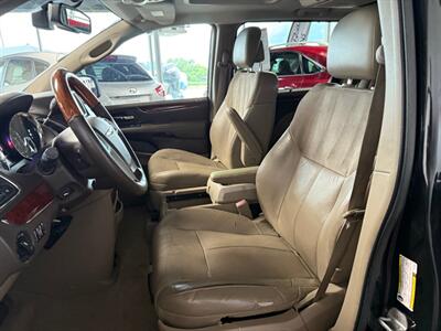 2012 Chrysler Town & Country Limited   - Photo 8 - Newark, IL 60541