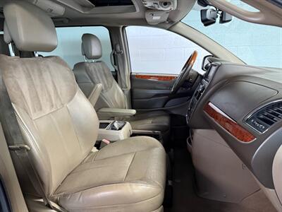 2012 Chrysler Town & Country Limited   - Photo 12 - Newark, IL 60541