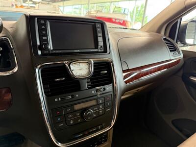 2012 Chrysler Town & Country Limited   - Photo 10 - Newark, IL 60541