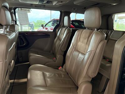 2012 Chrysler Town & Country Limited   - Photo 9 - Newark, IL 60541