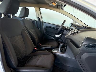 2012 Ford Fiesta SE   - Photo 8 - Newark, IL 60541