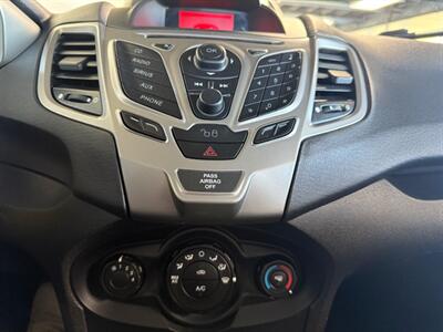 2012 Ford Fiesta SE   - Photo 10 - Newark, IL 60541
