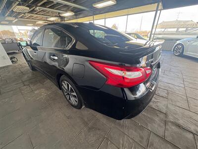 2017 Nissan Altima 2.5 SL   - Photo 4 - Newark, IL 60541