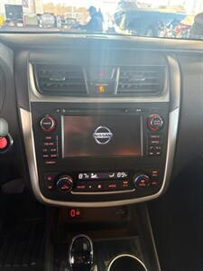 2017 Nissan Altima 2.5 SL   - Photo 10 - Newark, IL 60541