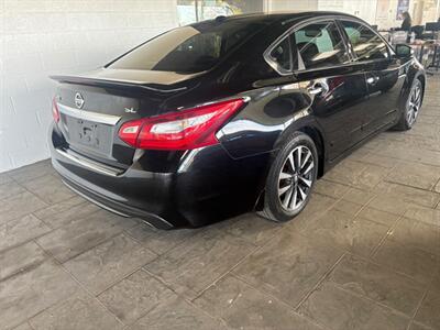 2017 Nissan Altima 2.5 SL   - Photo 2 - Newark, IL 60541