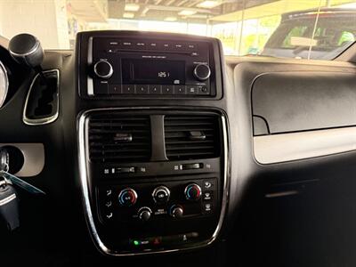 2015 Dodge Grand Caravan SE   - Photo 10 - Newark, IL 60541