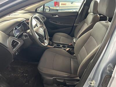 2018 Chevrolet Cruze LS Manual - Photo 6 - Newark, IL 60541