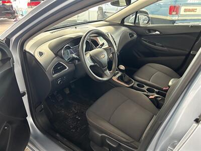 2018 Chevrolet Cruze LS Manual - Photo 5 - Newark, IL 60541