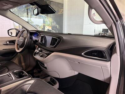 2018 Chrysler Pacifica Limited - Photo 8 - Newark, IL 60541