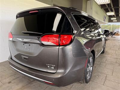 2018 Chrysler Pacifica Limited - Photo 6 - Newark, IL 60541
