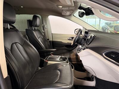 2018 Chrysler Pacifica Limited - Photo 7 - Newark, IL 60541