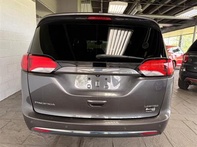 2018 Chrysler Pacifica Limited - Photo 5 - Newark, IL 60541