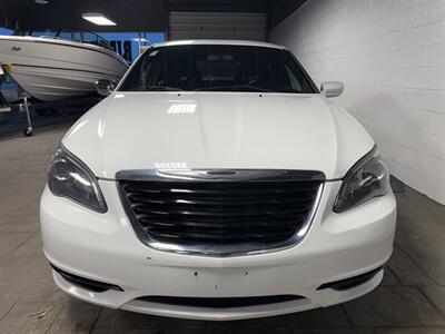 2013 Chrysler 200 Touring   - Photo 2 - Newark, IL 60541