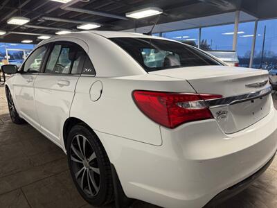 2013 Chrysler 200 Touring   - Photo 5 - Newark, IL 60541