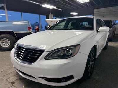 2013 Chrysler 200 Touring   - Photo 3 - Newark, IL 60541
