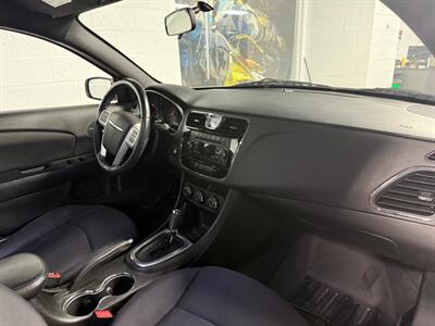 2013 Chrysler 200 Touring   - Photo 6 - Newark, IL 60541