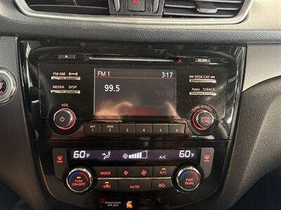 2015 Nissan Rogue SV   - Photo 11 - Newark, IL 60541