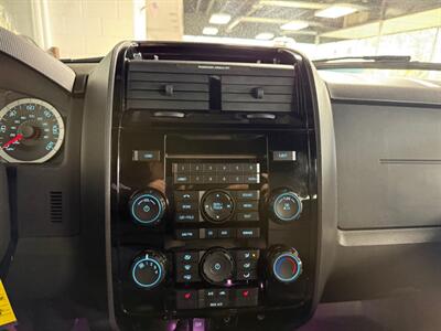 2011 Ford Escape Limited   - Photo 14 - Newark, IL 60541