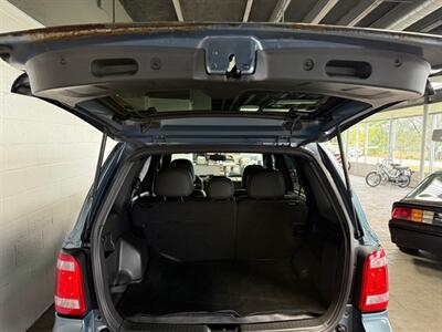 2011 Ford Escape Limited   - Photo 6 - Newark, IL 60541