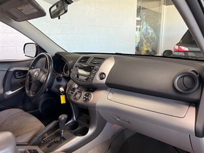 2007 Toyota RAV4 Limited - Photo 12 - Newark, IL 60541