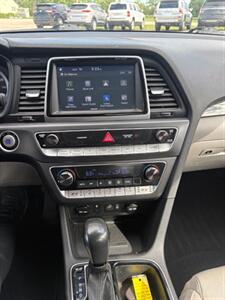 2018 Hyundai SONATA SEL - Photo 8 - Newark, IL 60541