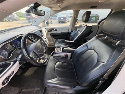 2017 Chrysler Pacifica Touring-L Plus   - Photo 5 - Newark, IL 60541