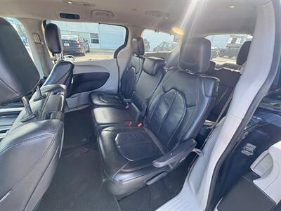 2017 Chrysler Pacifica Touring-L Plus   - Photo 6 - Newark, IL 60541