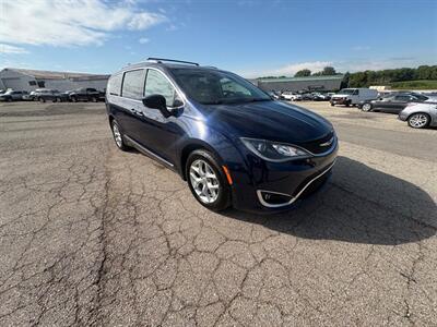 2017 Chrysler Pacifica Touring-L Plus   - Photo 4 - Newark, IL 60541