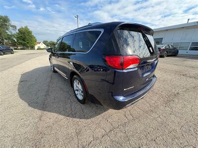 2017 Chrysler Pacifica Touring-L Plus   - Photo 2 - Newark, IL 60541