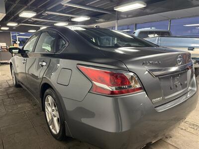 2015 Nissan Altima 2.5 SV - Photo 4 - Newark, IL 60541