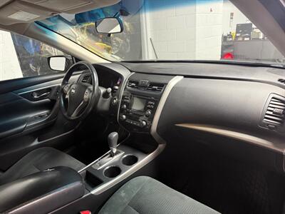 2015 Nissan Altima 2.5 SV - Photo 7 - Newark, IL 60541