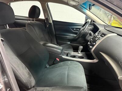 2015 Nissan Altima 2.5 SV - Photo 9 - Newark, IL 60541